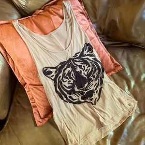 Brown and black Tiger tank
